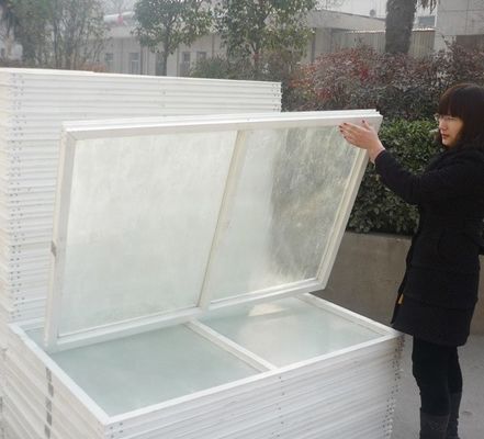 産業における化学腐食耐性のためのサポートバー装備のGFRP窓ガラスの使用