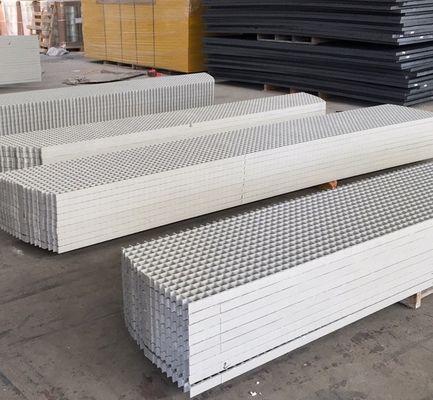 切断加工された隔離格子歩道 38x38mm 耐久歩道のためのFRP格子