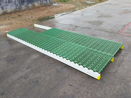 60x60x5cm 羊屋用 プラスチック製 スラット製 床 工業デザイン スタッドフル