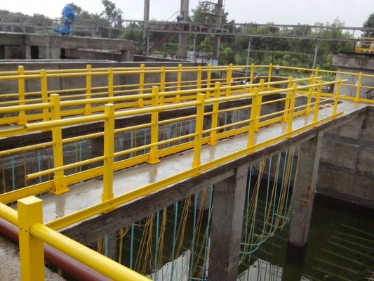 発電所 電気 FRP 断熱 ガラス繊維 歩道 護欄 40% オープン エリア