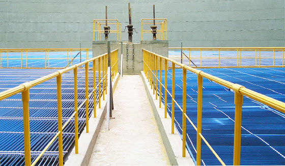 発電所 電気 FRP 断熱 ガラス繊維 歩道 護欄 40% オープン エリア