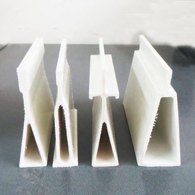 スムーズな三角形ガラス繊維 安定したFRPデルタビーム 豚場用スラットスラットサポート