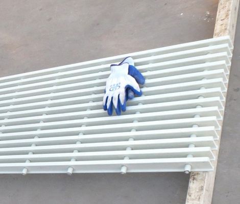 耐久性のある FRP 構造格子