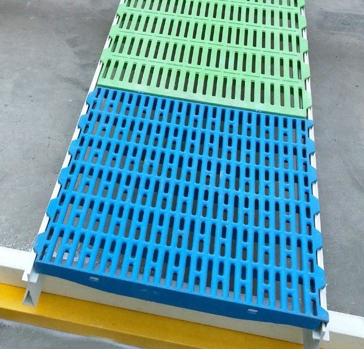 65x15mm メッシュサイズ 産卵箱/豚ペンの新鮮材料のための豚プラスチックスラット床